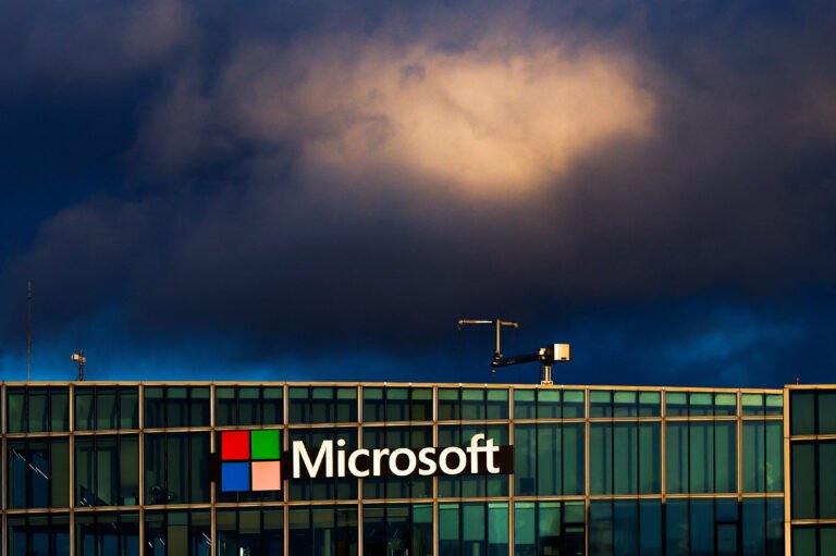L'action Microsoft vient de franchir un gros obstacle mais reste à la traîne du S&P 500