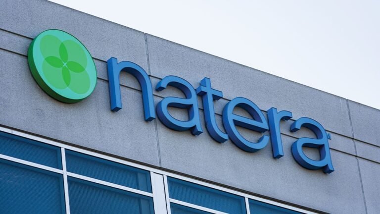 L'action IBD 50 Natera dépasse la zone de prise de bénéfices lors de son trimestre explosif