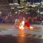 Un festival de flammes à Jiangsu, en Chine, a pris une tournure effrayante lorsqu'un artiste a pris feu et…