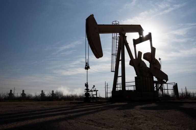 Les prix du pétrole chutent alors que les investisseurs évaluent les prévisions de baisse de la demande face à l'impasse des négociations américano-iraniennes