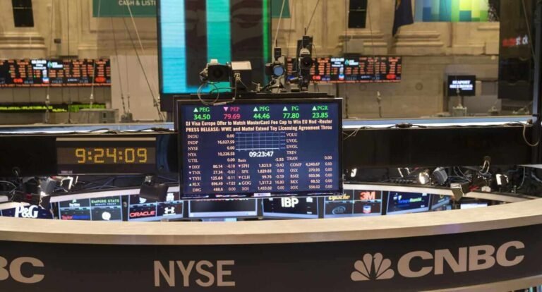 Le S&P 500 affiche un nouveau record grâce à de solides bénéfices technologiques