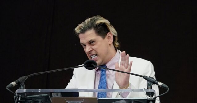 Milo Yiannopoulos expulsé vers la Grande-Bretagne après son arrestation par l'ICE