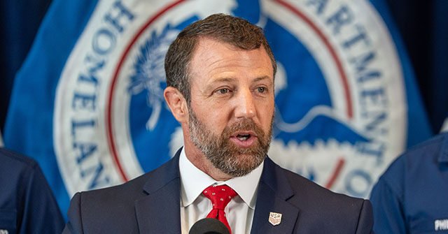 Markwayne Mullin : les camionneurs migrants illégaux de Biden ont tué des centaines d'Américains