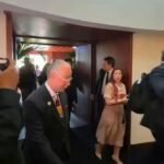 Vidéo du jour… Milei rencontrant @ABDELAESPRIELLA aujourd'hui lors de son investiture en tant que…