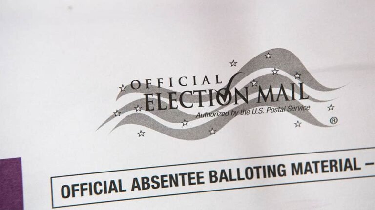 Un juge fédéral bloque à nouveau l'ordre de vote par correspondance de Trump juste avant la mi-mandat