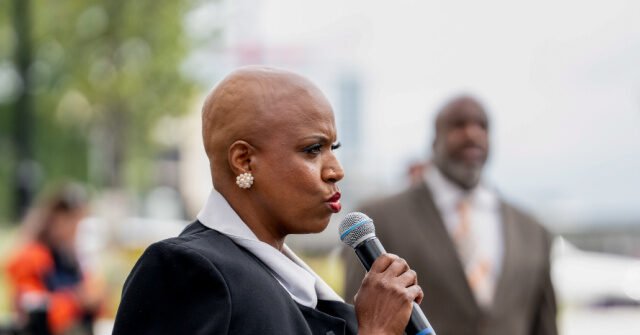 Ayanna Pressley : « La Confédération est toujours bien vivante – c’est tout ce que MAGA est »