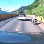 Un énorme rocher a percuté une voiture lors d'un éboulement provoqué par la pluie sur une route de…