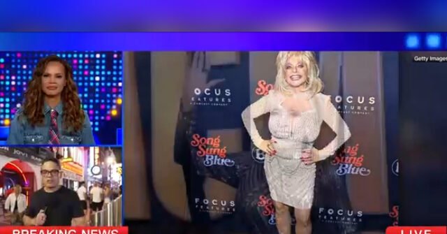 Vidéo : CNN s'excuse d'avoir utilisé la photo de l'imitateur de Dolly Parton à Las Vegas lors de l'annonce de la mort du chanteur