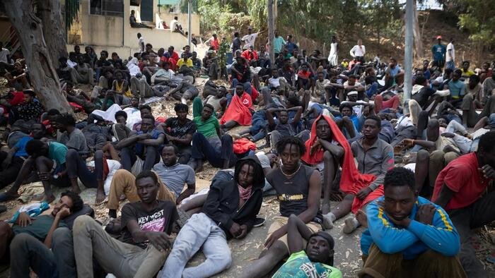 Les migrants ayant droit se plaignent de l’hospitalité et des prix après avoir envahi le territoire espagnol