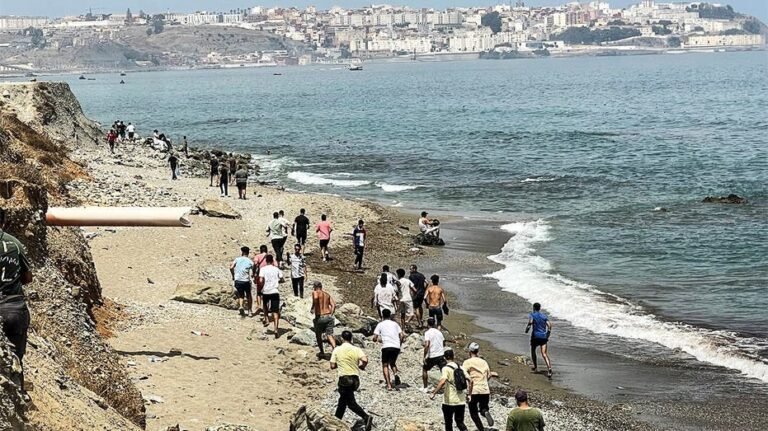 Le Département d'État lance un avertissement aux voyageurs pour une partie de l'Espagne alors que l'afflux de migrants déclenche le déploiement militaire