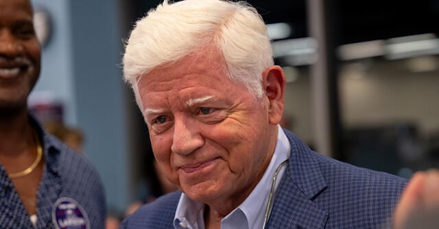 Le représentant démocrate de longue date John Larson, 78 ans, évincé lors des primaires du Connecticut