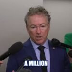 "Un million d'Américains sont morts et je pense qu'ils méritent de connaître la vérité." Le sénateur Rand…