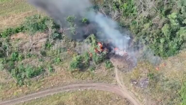 Suite d'une frappe de drone ukrainien sur une position d'artillerie de roquettes russe Grad.