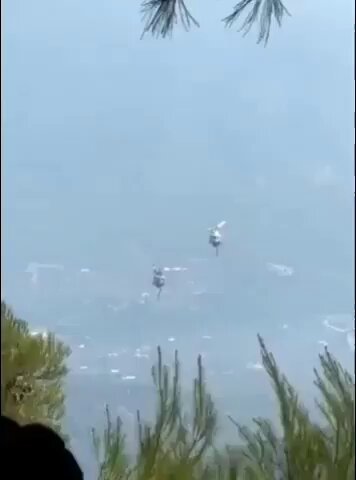 Une vidéo largement diffusée en ligne semble montrer une collision en vol entre deux hélicoptères aériens…