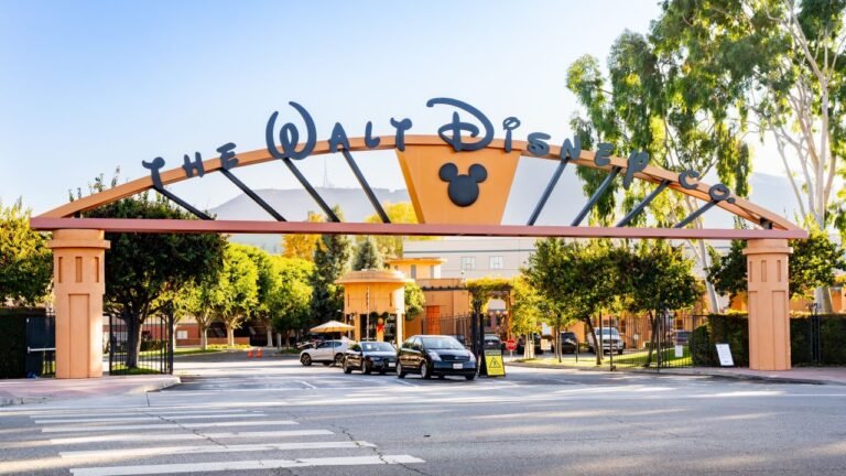 Disney propose des programmes de retraite anticipée volontaire aux cadres de longue date dans un contexte de restructuration