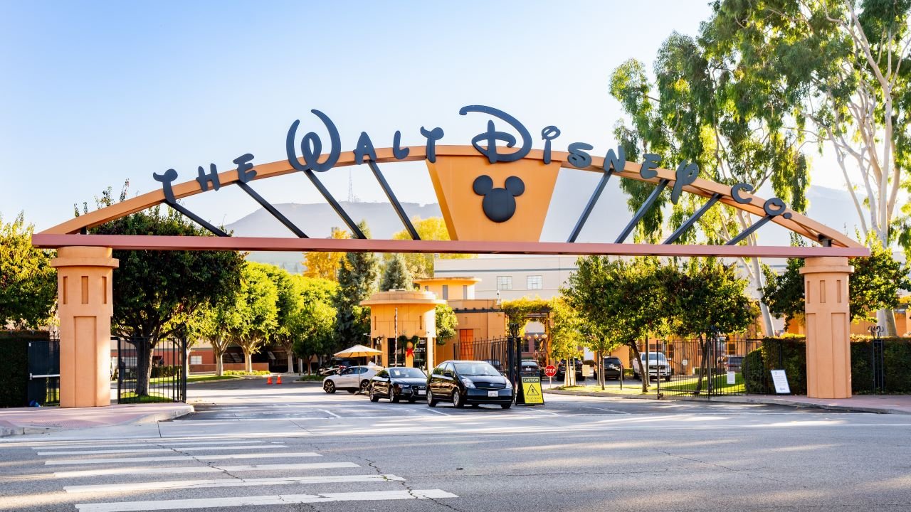 Disney propose des programmes de retraite anticipée volontaire aux cadres de longue date dans un contexte de restructuration