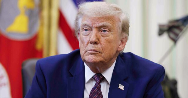 Le Moyen-Orient au bord du gouffre : Trump pourrait ordonner de nouvelles frappes contre l’Iran, Téhéran prévient que « nous sommes prêts », les ambassades américaines demandent leur départ