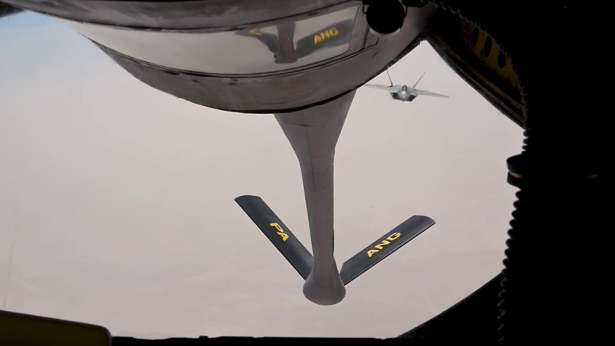 Le CENTCOM publie des images d'avions de combat F 22 opérant au Moyen-Orient.