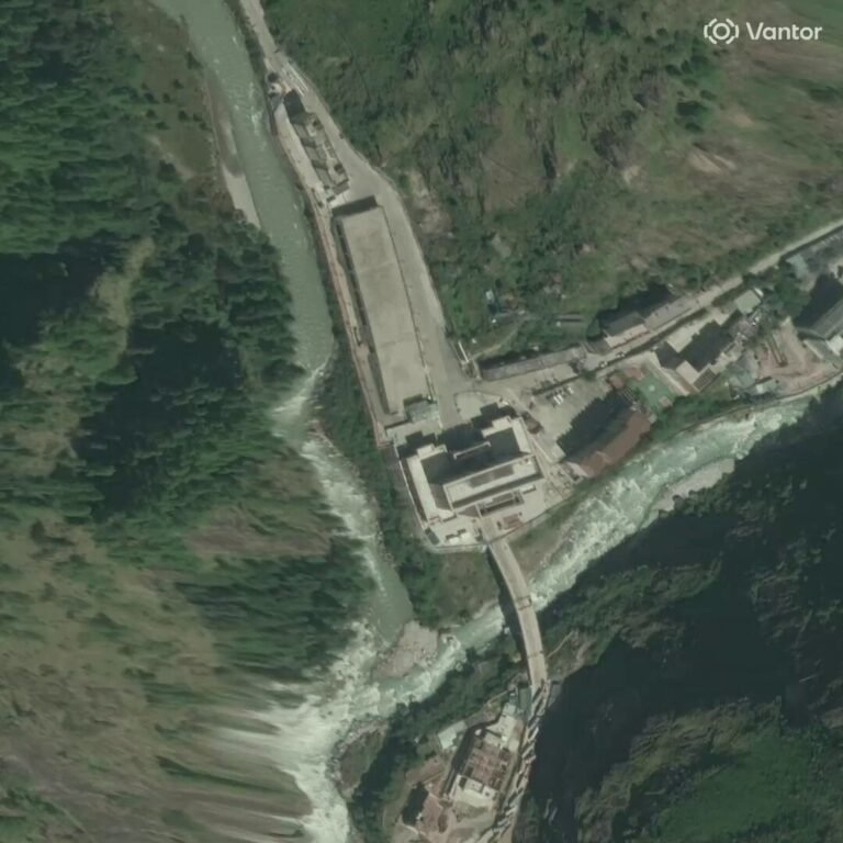 De nouvelles images de @vantortech confirment que le passage frontalier Chine-Népal Rasuwagadhi a été…