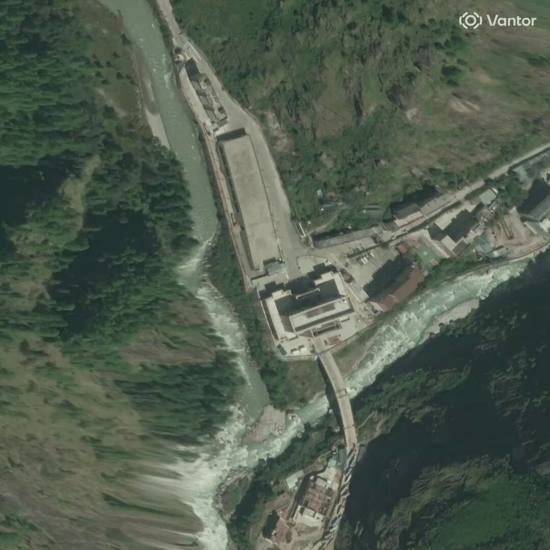 De nouvelles images de @vantortech confirment que le passage frontalier Chine-Népal Rasuwagadhi a été…