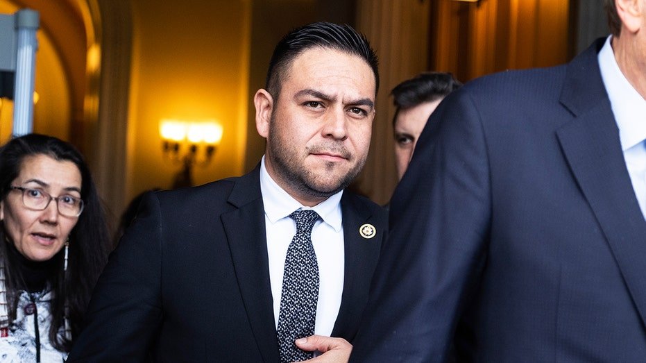 Les Démocrates, un champ de bataille vulnérable, acceptent « pas de taxe sur les pourboires » après avoir voté contre le projet de loi Trump