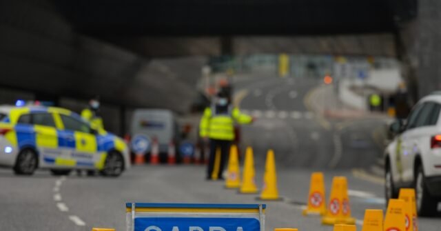 Le chef présumé du crime organisé irlandais, Daniel Kinahan, extradé vers Dublin depuis Dubaï