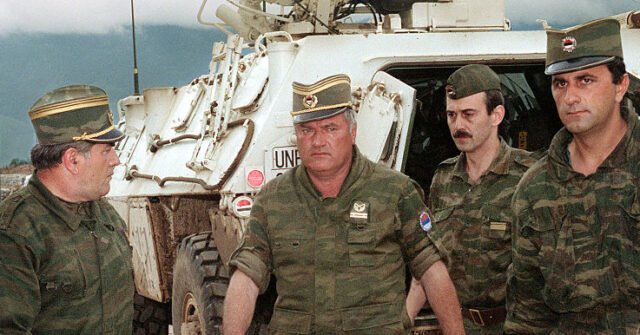 Le chef de guerre serbe de Bosnie Ratko Mladic, condamné à perpétuité pour génocide, décède en prison à l'âge de 84 ans