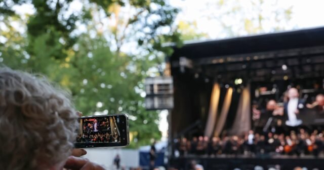 La mise en scène assistée par l'IA suscite des huées au festival Richard Wagner en Allemagne