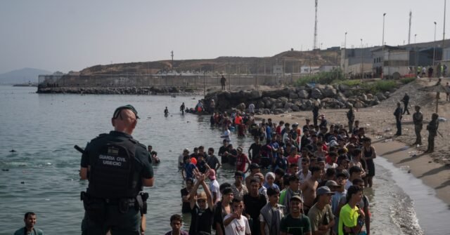 Le nombre de morts dans la crise de Ceuta s'élève à 67 alors que davantage de migrants promettent de traverser le Maroc vers l'enclave espagnole