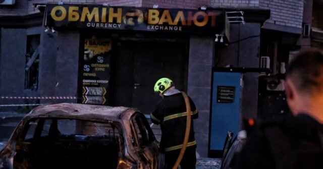 Neuf morts alors que la Russie poursuit ses frappes de missiles et de drones sur Kyiv