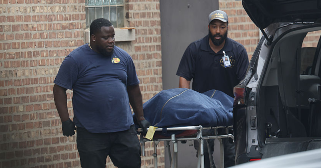 Les enquêteurs découvrent des dizaines de corps dans divers états de décomposition dans la maison funéraire de Chicago