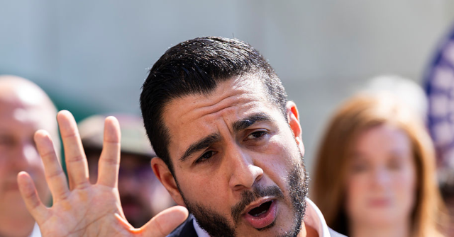 Wasserman Schultz : El-Sayed a « beaucoup plus de travail à faire » sur l'antisémitisme et « n'y arrivera peut-être jamais »