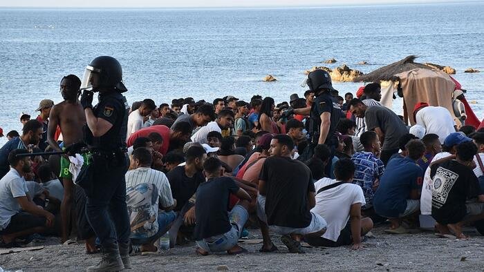 Après une invasion massive de migrants, 5 filles de moins de 14 ans auraient été violées à Ceuta