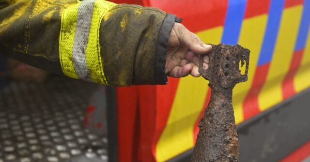 Les incendies de forêt exposent – ​​et font exploser – des bombes enfouies de la Première et de la Seconde Guerre mondiale