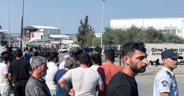 Un ferry transportant 270 personnes chavire au large de Chypre, faisant au moins sept morts