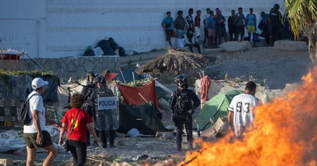 À voir - L'Espagne riposte : les habitants de Ceuta, fatigués, saccagent les camps de migrants sur la plage lors de nuits de protestation