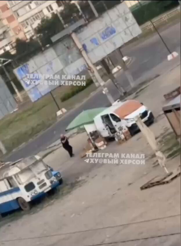 Human Safari à Kherson Les troupes russes s'entraînent à contrôler des drones FPV sur des civils ukrainiens.
