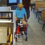 Deux bons Samaritains sont passés à l'action après avoir vu un homme de 70 ans tomber au sol lors d'une…