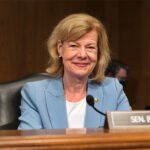 Six mois après la perte américaine la plus meurtrière de la guerre en Iran, la sénatrice Tammy Baldwin…
