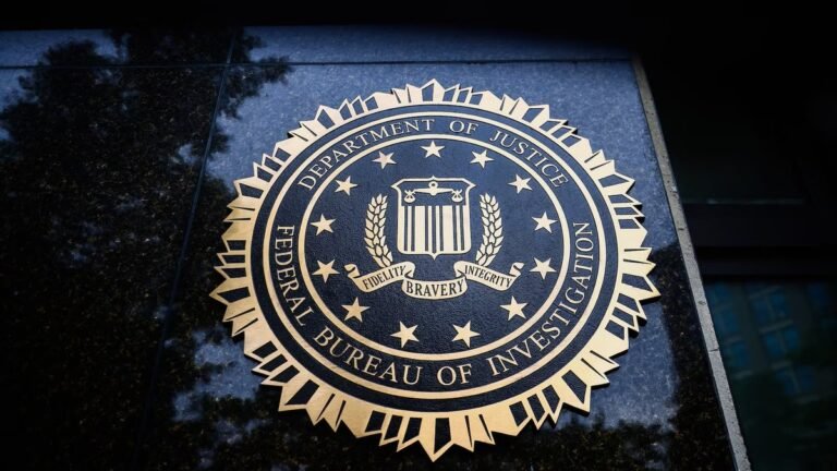 Un agent spécial de surveillance du FBI, identifié par le ministère de la Justice comme étant Patrick…