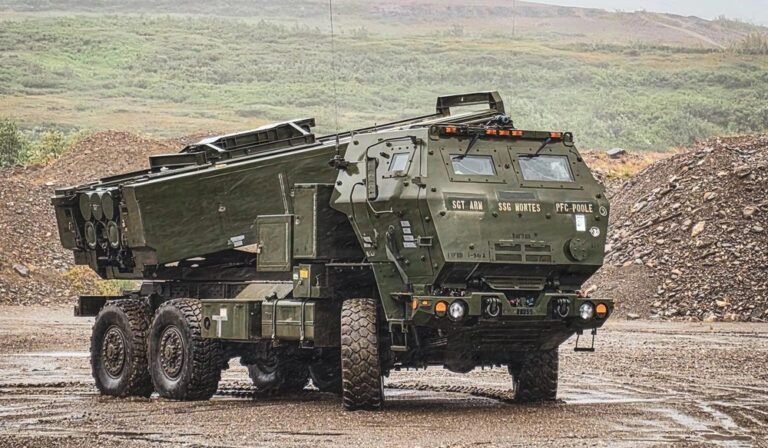 Les systèmes de fusées d'artillerie à haute mobilité M142 de l'armée américaine (HIMARS), affectés à la…