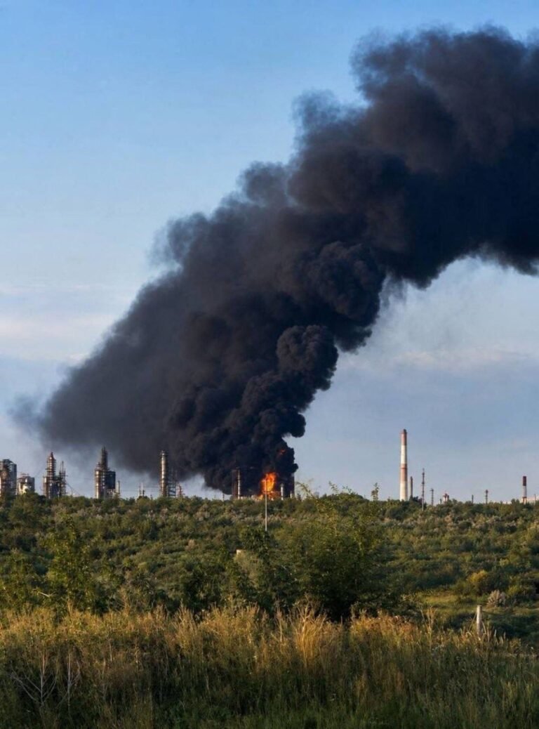 Des drones ukrainiens à longue portée ont frappé ce matin la raffinerie de pétrole de Syzran.