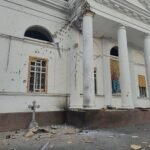 Les Russes ont attaqué la cathédrale du Saint-Esprit de Kherson avec des drones.