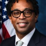 Le représentant Wesley Bell bat l'ancienne représentante Cori Bush lors du match revanche des primaires…