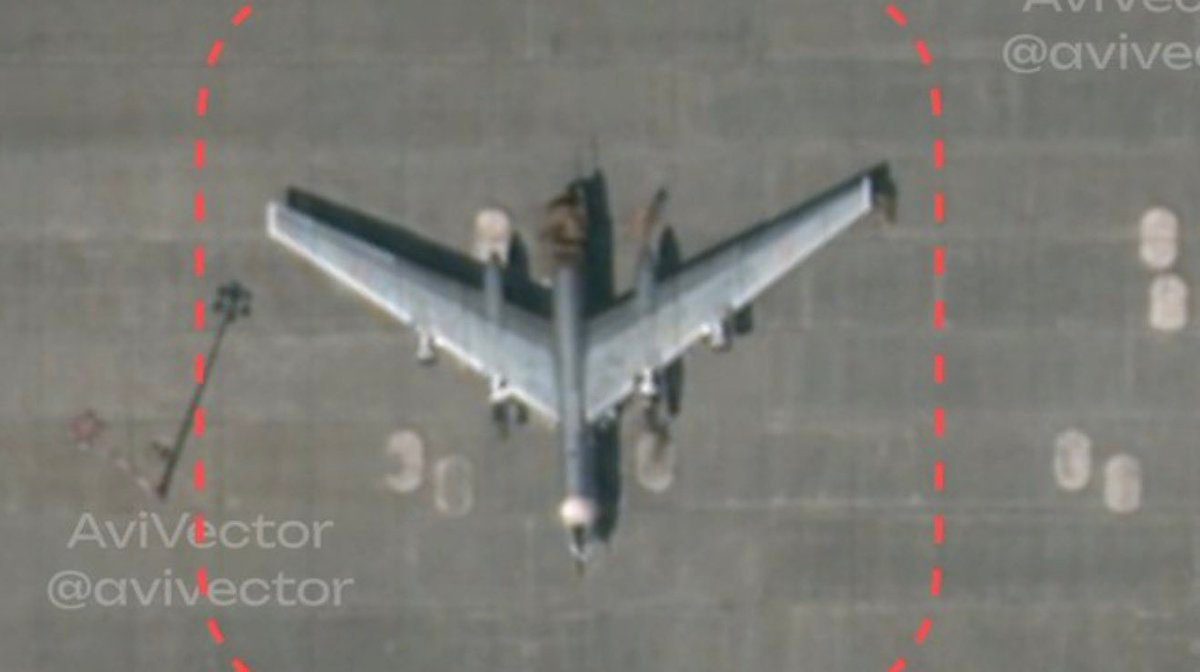 Le bombardier lourd russe Tu-95 a laissé tomber toute sa queue après une frappe de drone ukrainien le mois…