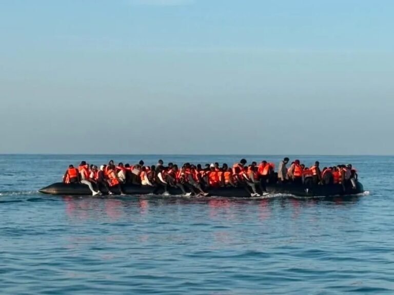 🇫🇷 Près de 188 000 migrants ont traversé la Manche entre 2018 et fin 2025, selon les données du ministère…