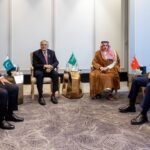 Les ministres des Affaires étrangères de l'Égypte, du Pakistan, de l'Arabie saoudite et de la Turquie se…