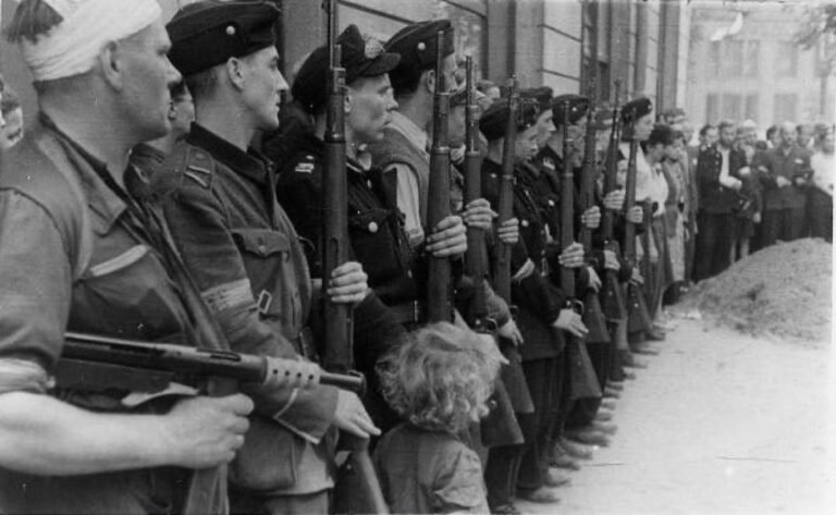 Il y a 82 ans, le 1er août 1944, 30 000 soldats de l'Armée intérieure polonaise attaquaient les Allemands…