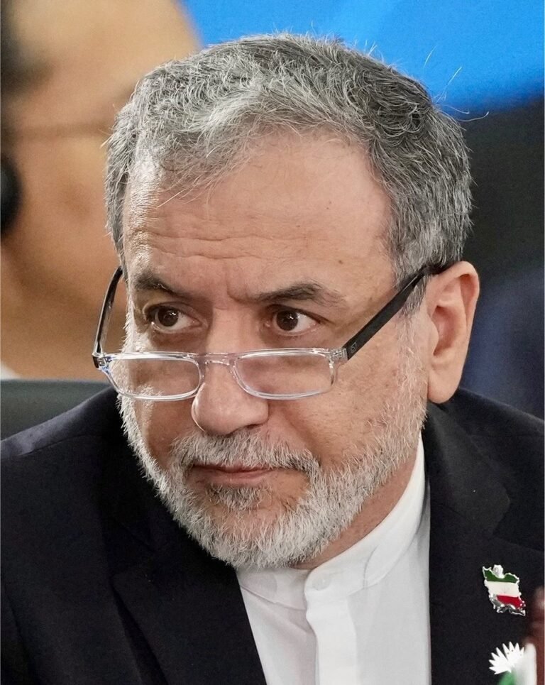 🇮🇷🇺🇸 Le ministre iranien des Affaires étrangères, Araghchi, met en garde les États-Unis contre toute idée…