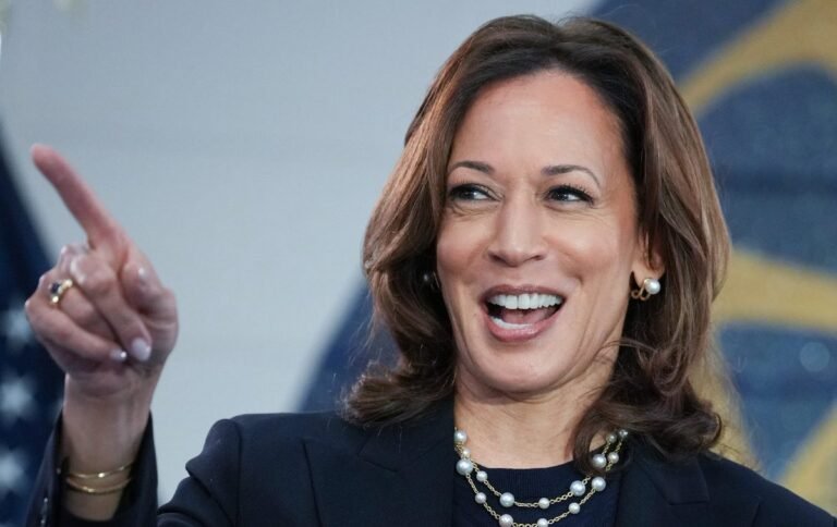 🇺🇸 Kamala Harris a acheté une maison de 8 150 000 $ dans un quartier de Malibu, en Californie, composé à…